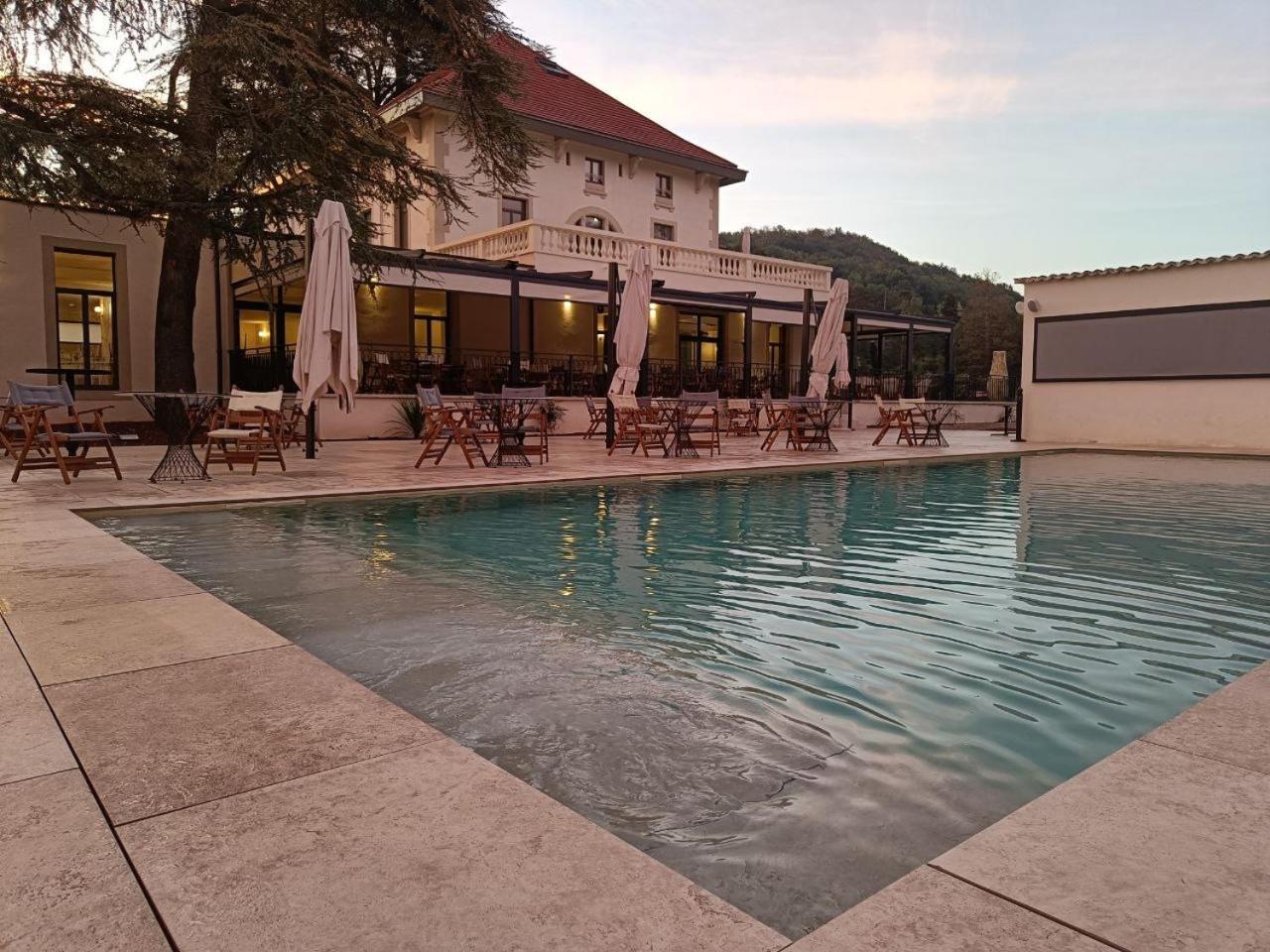 فندق Sequoias Golf & Ressort Ruy-Montceau المظهر الخارجي الصورة