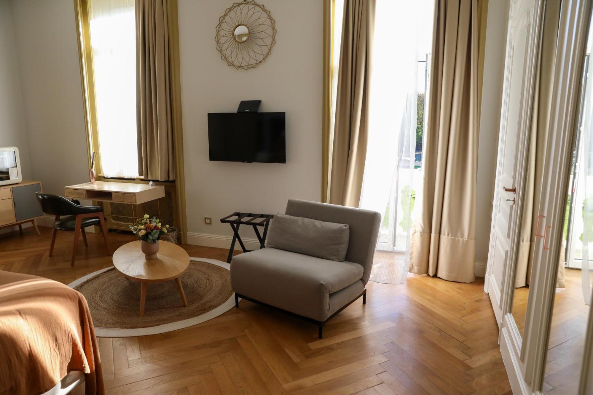 فندق Sequoias Golf & Ressort Ruy-Montceau المظهر الخارجي الصورة