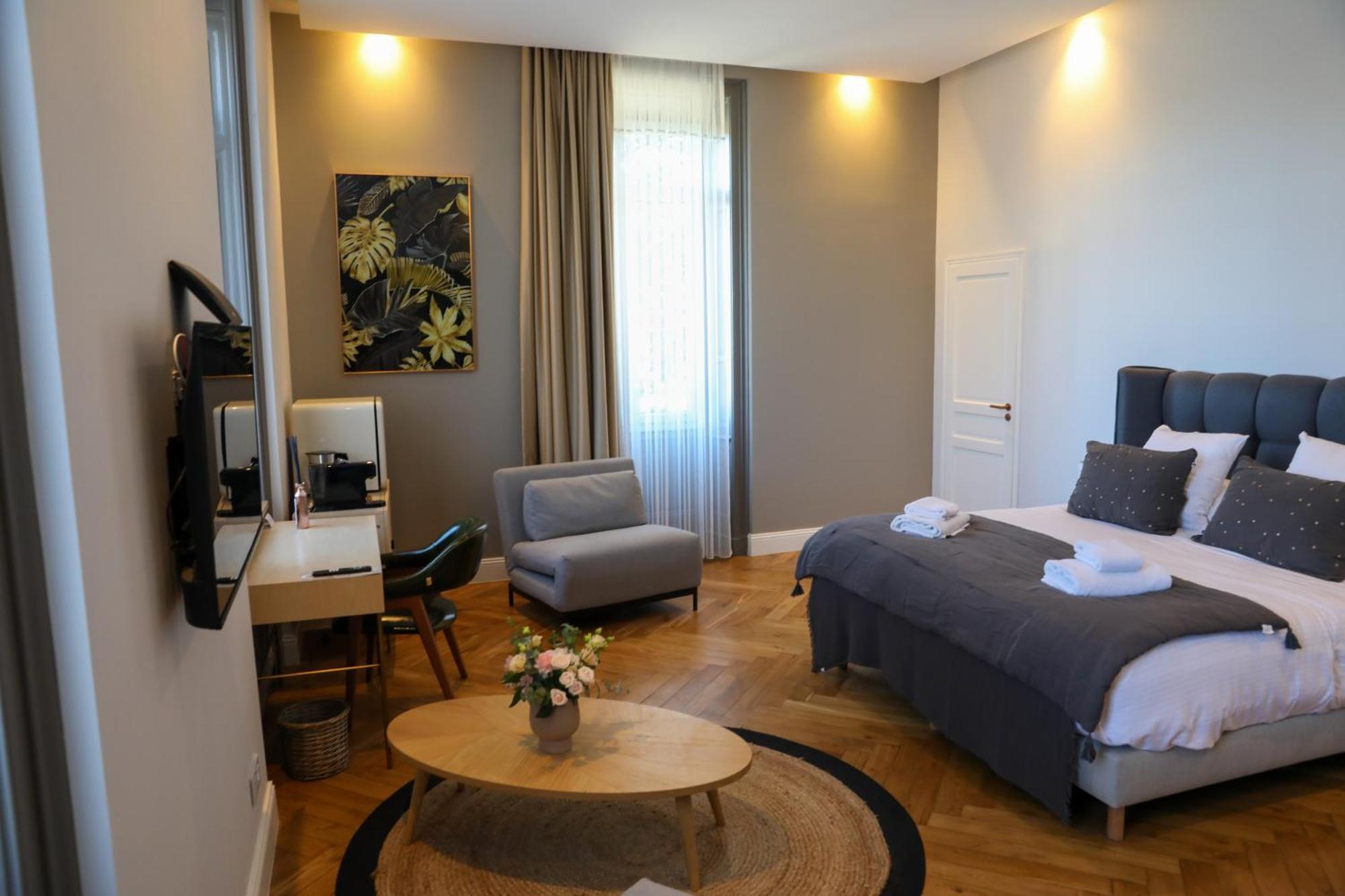 فندق Sequoias Golf & Ressort Ruy-Montceau المظهر الخارجي الصورة